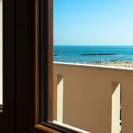 Se245 - Senigallia, Trilocale Con Balcone Fronte Mare
